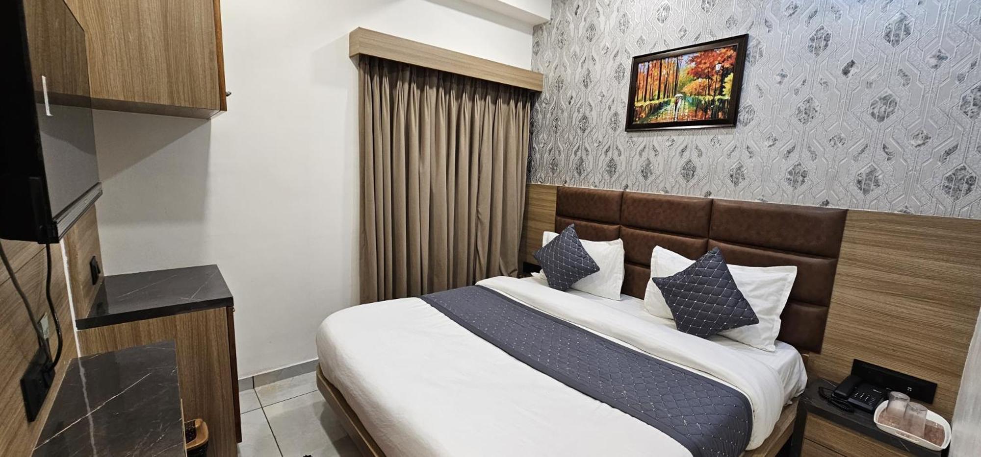 אחמדאבאד Hotel Allen מראה חיצוני תמונה